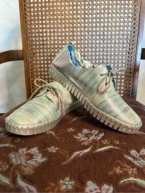 Django & Juliette Pale Blue and Light Pink Pastel Stripe Women's Casual Sneakers